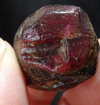 Water jade ice soul natural garnet rough play rose red raw ore DIY raw ore wool material a picture a thing