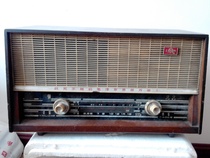 Cultural Revolutionary Language Radio of ALL transistor with Chairmans Cable of Mao