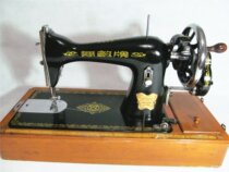  A full set of invincible brand hand-cranked old-fashioned household sewing machine antique collectible props
