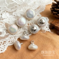 Форма пуговицы 1 случайная, ширина около 9-11 мм.