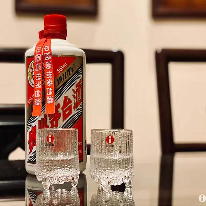 Finland's iittala Ultima Thule freezing point small spirits glass against 50ml intolerance heat