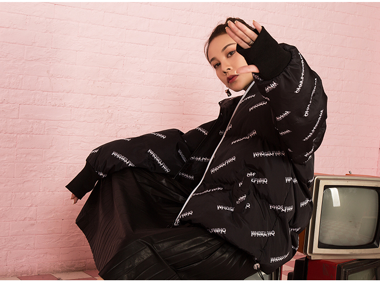Nhà cũ đường phố hip hop đầy chữ in chữ Zhang Zi áo thun cotton nữ 2019 mùa đông phong cách mới - Bông áo khoác kaki lót lông nam