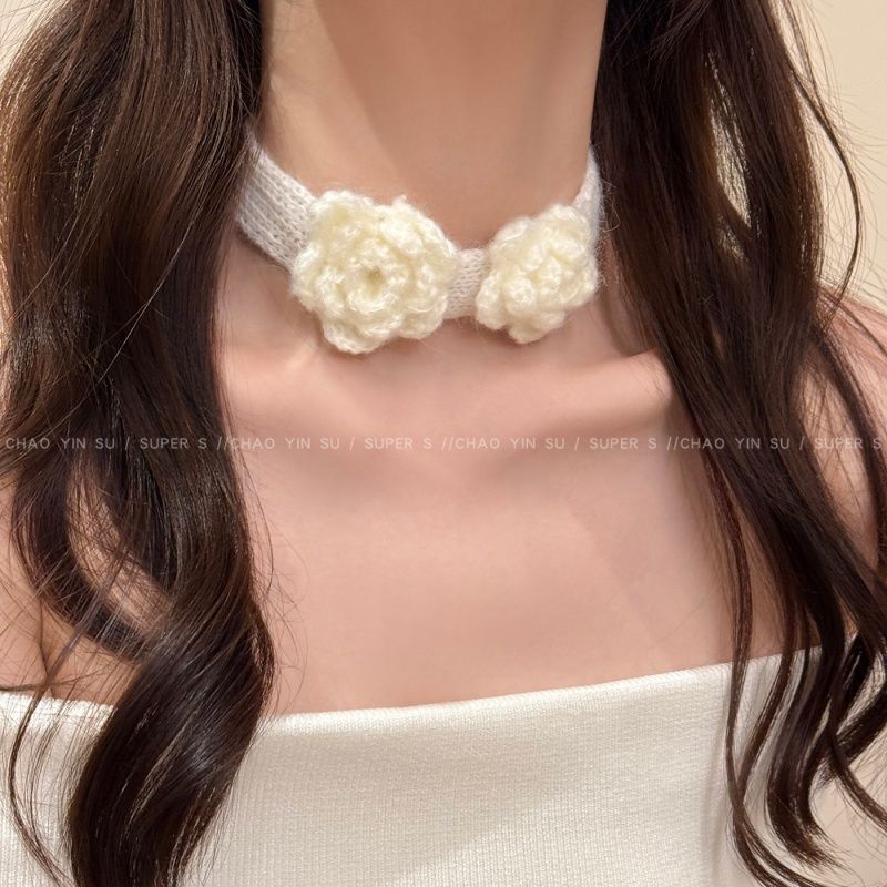 White Lover~Sweet Christmas Knitted Wool Flower Necklace for Women, Autumn and Winter New Year Atmosphere Neck Chain Sweater Chain