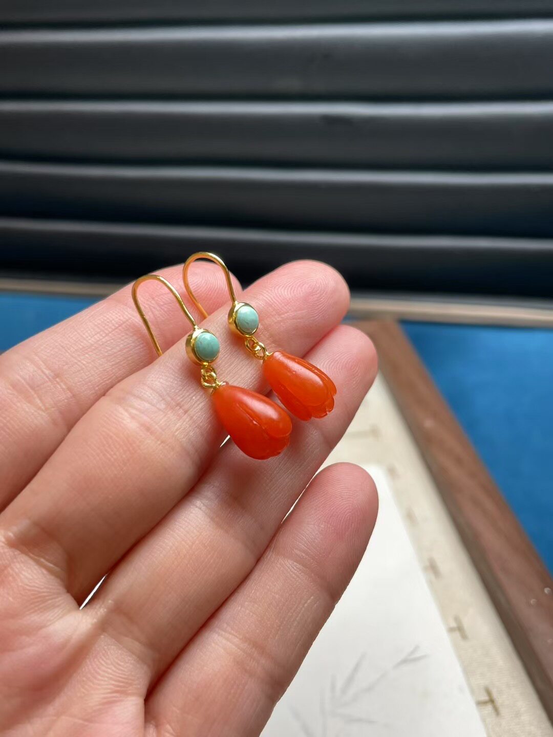 Серьги 天然南红玉兰花耳钩耳环925银镶保山南红玉兰花搭配绿松石耳坠气质