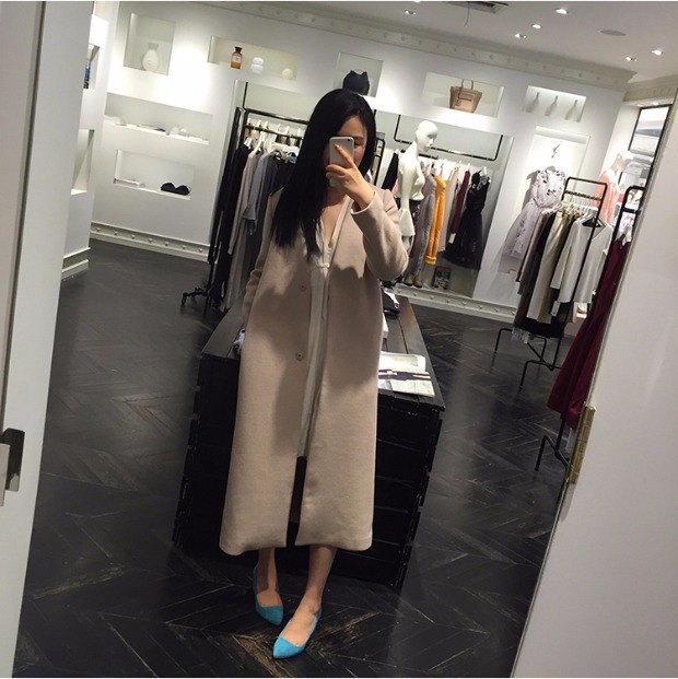 Mùa thu và mùa đông áo khoác len màu be hoang dã mới thả lỏng eo trên tay áo dài tay áo len cổ chữ V áo khoác len cardigan nữ