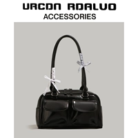 Черная коллекция и доставка подарочной сумки в торговом центре