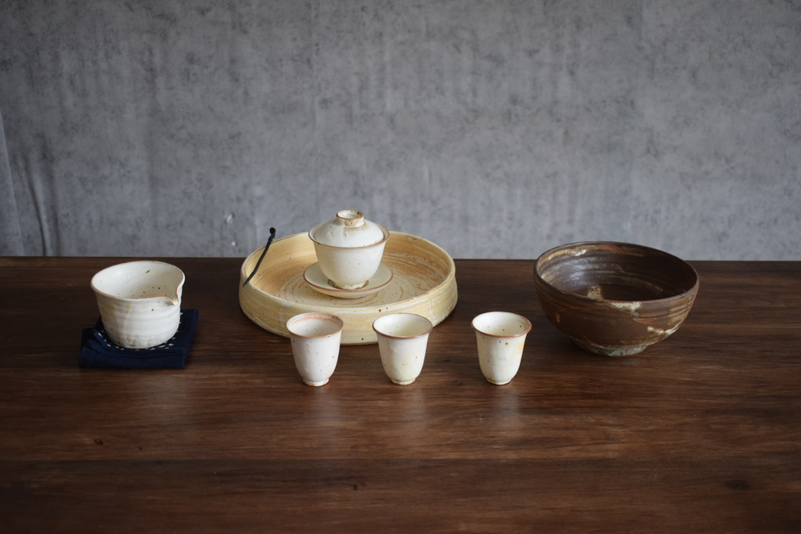 No white ceramic studio live link