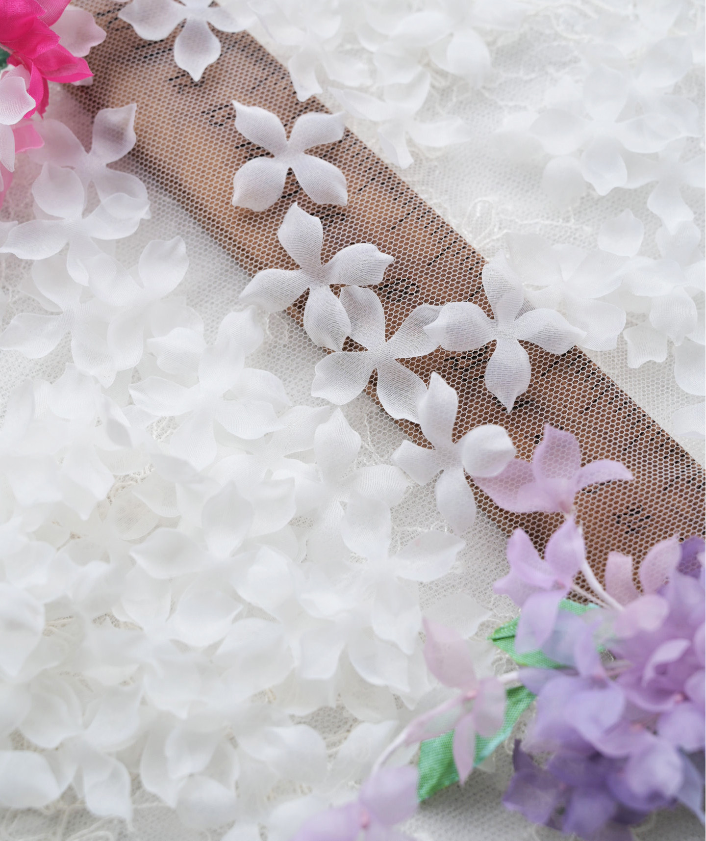 100 Stück. DIY Handgemachtes 3D-Blumenmaterial für Hochzeitskleider, Pyrographie- und Jeansgarn, Materialien für Kopfbedeckungen, Weiß und Rosa, RS247 – Detail 20