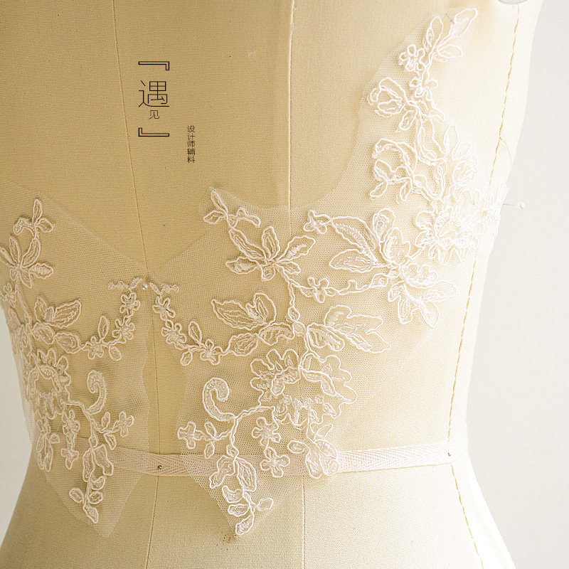 Upscale gown headwear with DIY lace accessories Che bony lace to flower wedding dress styling design lace material