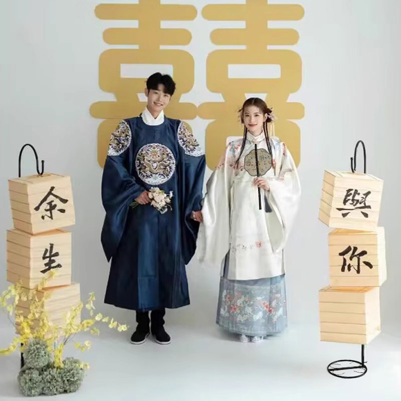 Chinese-Style Ancient Wedding Photography Props Studio Photo Shoot Hanfu Tang Suit Theme Scene Decoration Square Lantern Hanging Ornaments Chinese-Style Ancient Wedding Photography Props Studio Photo Shoot Hanfu Tang Suit Theme Scene Decoration Square Lantern Hanging Ornaments