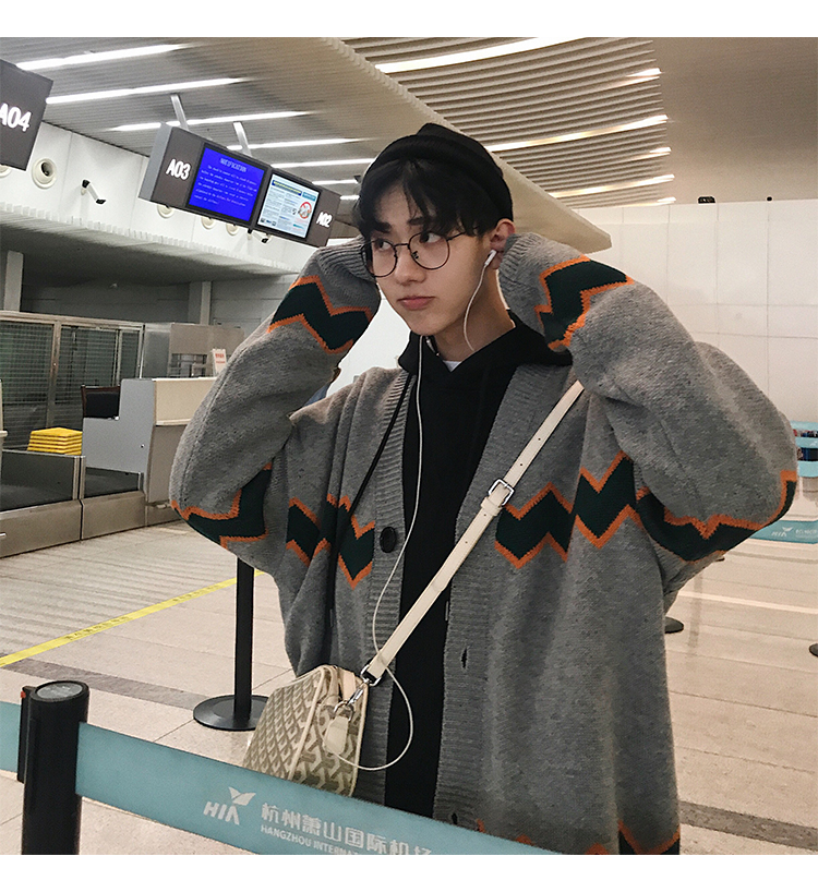 Mùa thu 2018 nam mới phối màu áo len cardigan Hàn Quốc áo sơ mi rộng giản dị áo len nam cổ tim