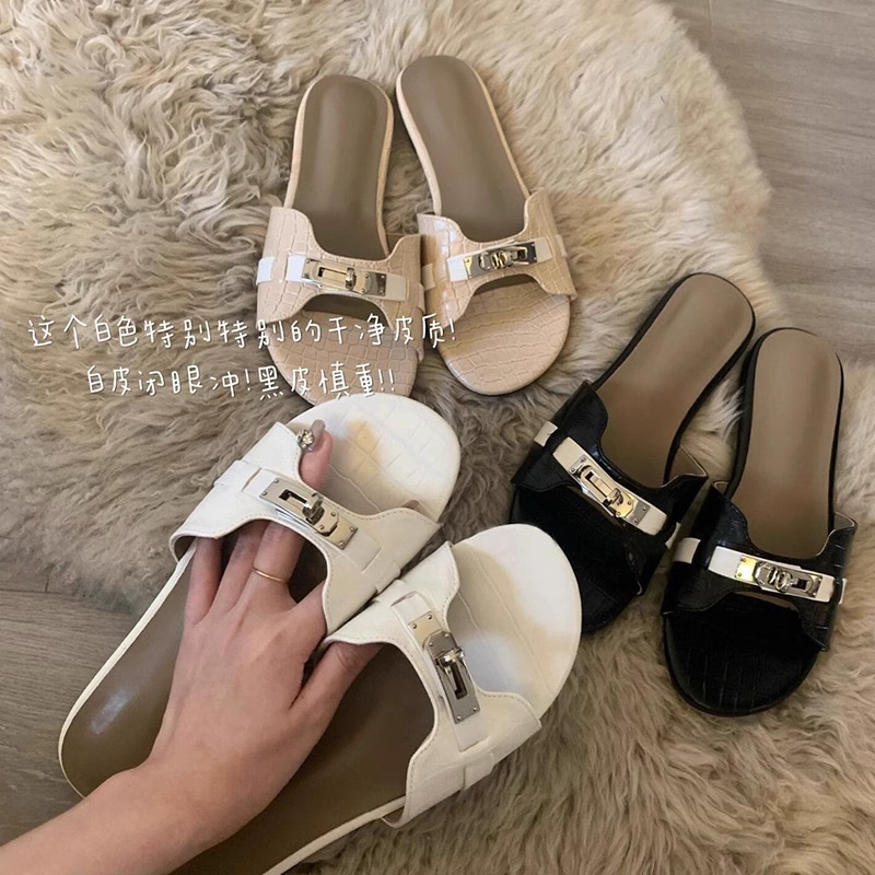 Jizi's Crocodile-Patterned Slip-On Sandals, Versatile for Everyday Wear, with Metal Buckle, Wide-Foot, Chunky Heel Sandals
