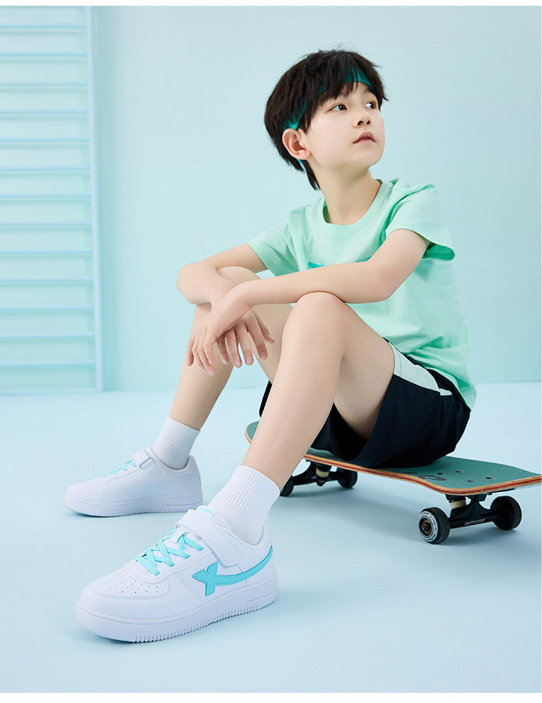特步童鞋儿童小白鞋男童板鞋春秋新款男孩学生白色运动鞋女童鞋子 — 25