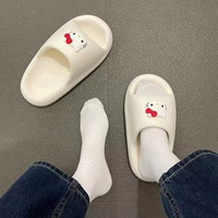 Белый котенок