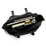 Завтра Арк Род -Айленд Игры Ама вокруг модных крутых мужчин и учениц пересекают дополнительные классы.