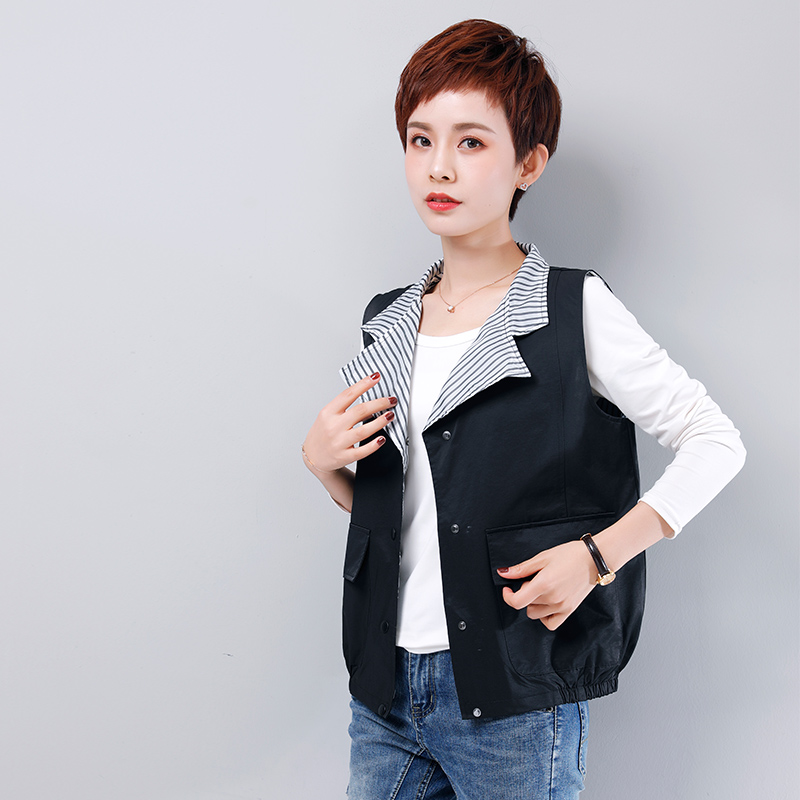 Ngắn áo giáp của phụ nữ mùa xuân cardigan 2020 mới thủy triều mùa xuân và mùa thu 100 bộ ngựa clip ngắn mẹ vai vest mặc ngoài