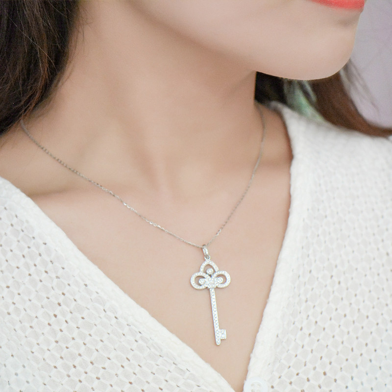 Nova Caibao 18k white gold diamond key pendant female fashion diamond necklace clavicle chain inlaid custom