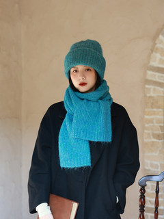 White lake blue two-piece hat and scarf winter warm loose large woolen hat knitted warm scarf for women