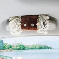 Два бронированных перчатка на крыше