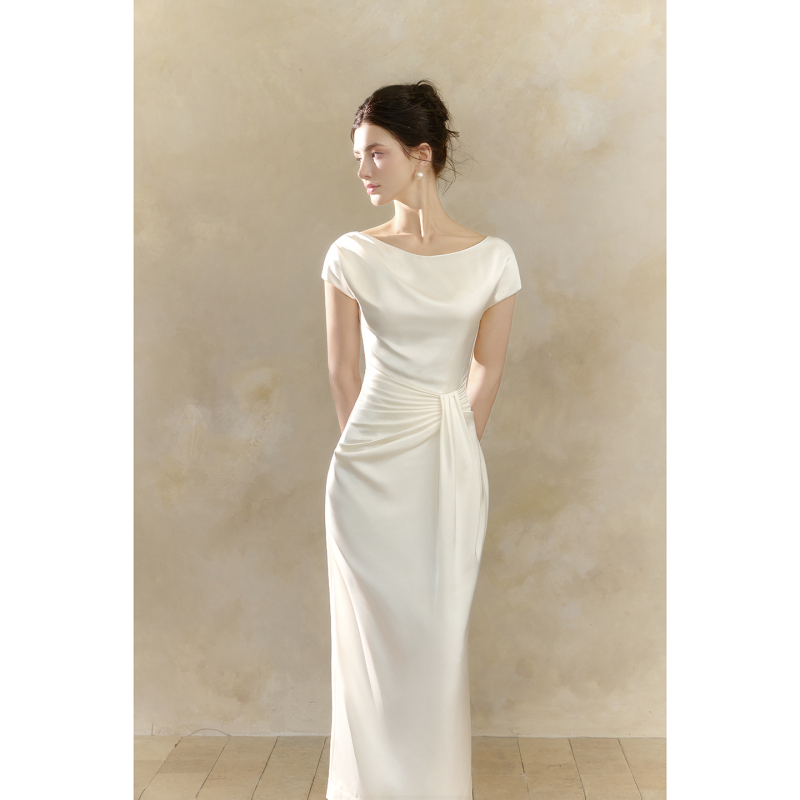 Gjfd【Mist White Spring】French-Style Off-Shoulder Dress with an Elegant, Asymmetrical Waist-Cinching Design and Short Sleeves, Suitable for a Wedding Ceremony