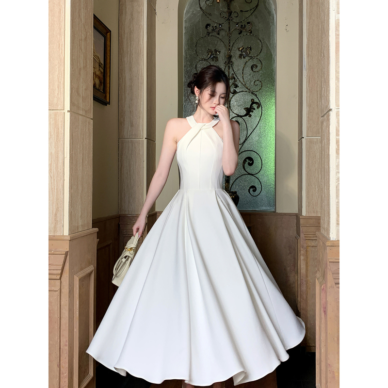 Gjfd【Gentle Elegance】French-Style Halter Neck Twist Dress, Halter Neck, Off-The-Shoulder, Stretchy, Large Hem Formal Dress