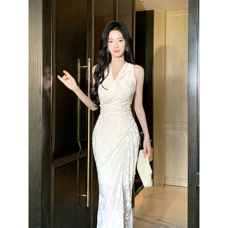 Gjfd【Yunjianbaiyu】French-Style Velvet Elegant V-Neck Dress for Women, Waist-Cinching, Body-Hugging, Fishtail Slit Long Dress Gjfd【Yunjianbaiyu】French-Style Velvet Elegant V-Neck Dress for Women, Waist-Cinching, Body-Hugging, Fishtail Slit Long Dress