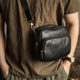 ຕົ້ນສະບັບ cowhide ຜູ້ຊາຍຖົງບ່າ crossbody ຖົງ summer ຫນັງແທ້ backpack ຜູ້ຊາຍຂະຫນາດນ້ອຍໂທລະສັບມືຖືຖົງແອວກິລາ