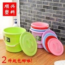 Color portable plastic bucket with cover Beach toy bucket bucket Fishing bucket Storage bucket Paint bucket