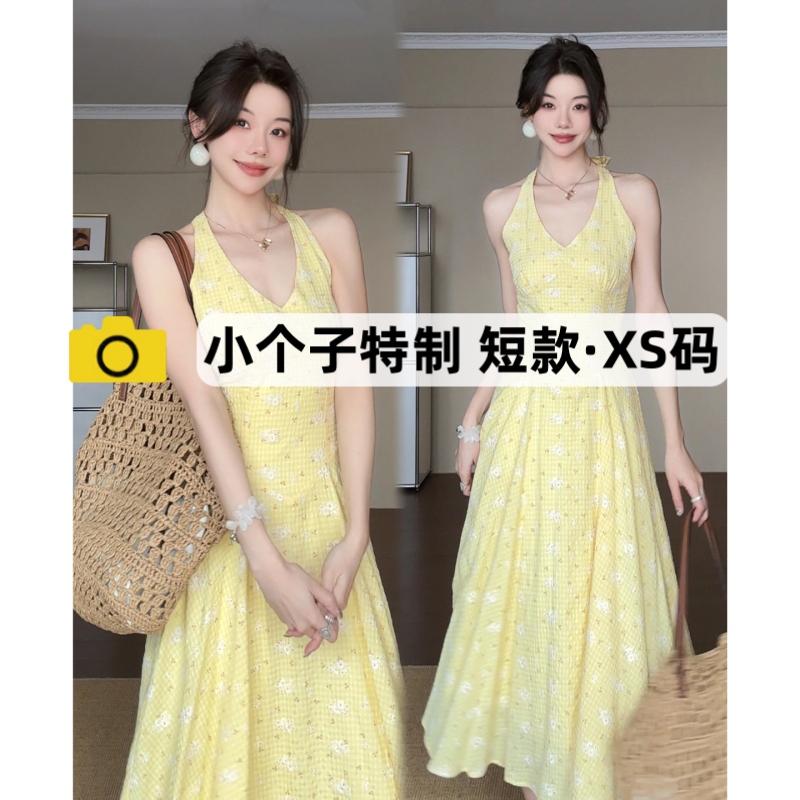 150cm Petite French-Style Slimming Yellow Floral Halter Neck Dress for Women, Summer Beach Vacation Outfit 150cm Petite French-Style Slimming Yellow Floral Halter Neck Dress for Women, Summer Beach Vacation Outfit