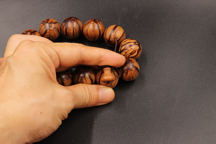 Dưa hấu Shenmeihua vào xương Danlong Shoutou Dragon Wood 20 vòng tay nhỏ vòng tay hạt cườm trang sức hạt nam và nữ đá mã não đỏ