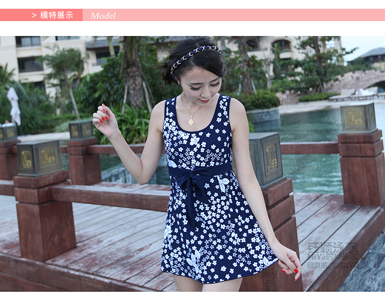 Mẹ áo tắm nữ người mẫu trung niên bảo thủ gầy gò che bụng cỡ lớn bong bóng spa một mảnh kiểu váy boxer buông thả trung niên áo bơi liền thân nữ