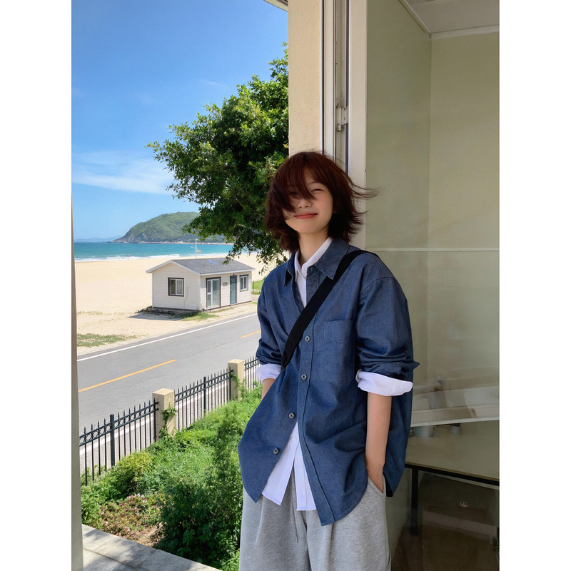 Denim Blue Long-Sleeved Shirt, Versatile in Autumn, Loose Cardigan, Casual and Refreshing, Youthful Style, Suitable for Commuting and City Walks Denim Blue Long-Sleeved Shirt, Versatile in Autumn, Loose Cardigan, Casual and Refreshing, Youthful Style, Suitable for Commuting and City Walks