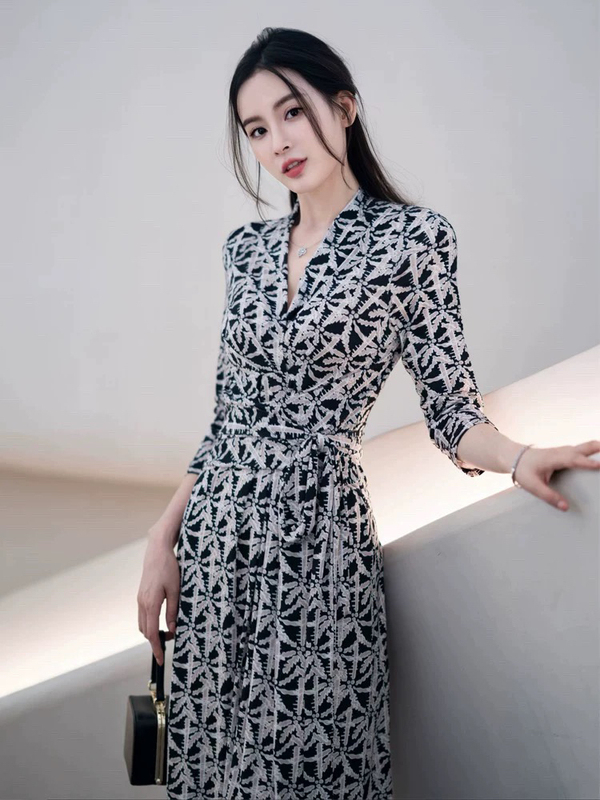 Stunningly Beautiful Palm Tree Shadow Print, Elegant Tie-Waist Slimming V-Neck One-Piece Fitted Wrap Dress