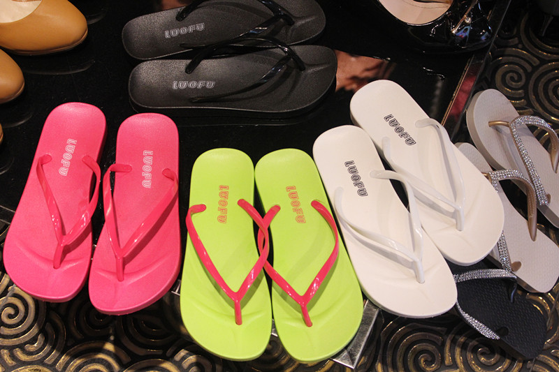 Mùa hè mới thời trang flip-flops Hàn Quốc phiên bản của dép nữ non-slip mang giày bãi biển nam giới và phụ nữ dép giản dị và dép đi trong nhà triều