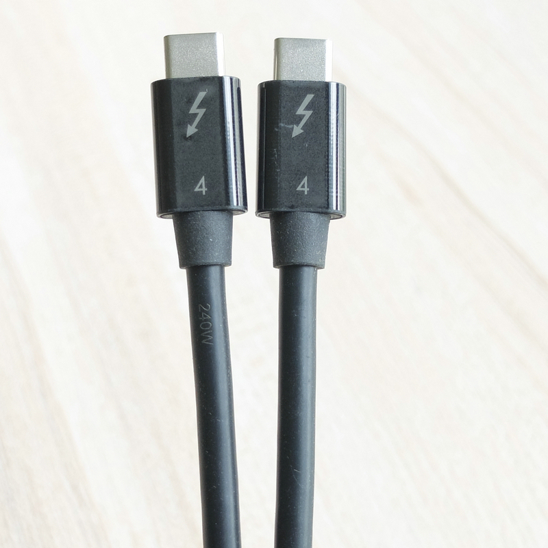 Short Head 1m Thunderbolt 4 Data Cable 40g Pd3.1 Epr 240W Fast Charge 8K Video Compatible with Usb4 Thunderbolt 3