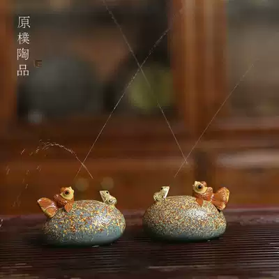 Personality creative boutique handmade Yixing purple sand tea pet water spray frog small golden fish tea play accessories Sculpture