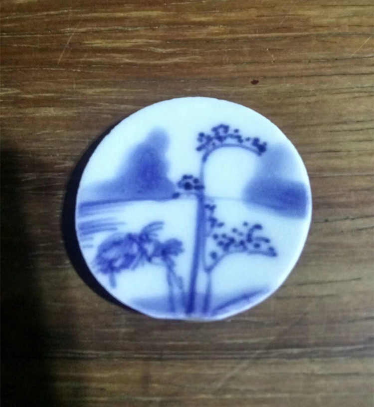 Outdoor landscape landscape picture old porcelain piece ancient porcelain piece classical necklace pendant pendant exquisite pattern hair color beautiful Qing Dynasty