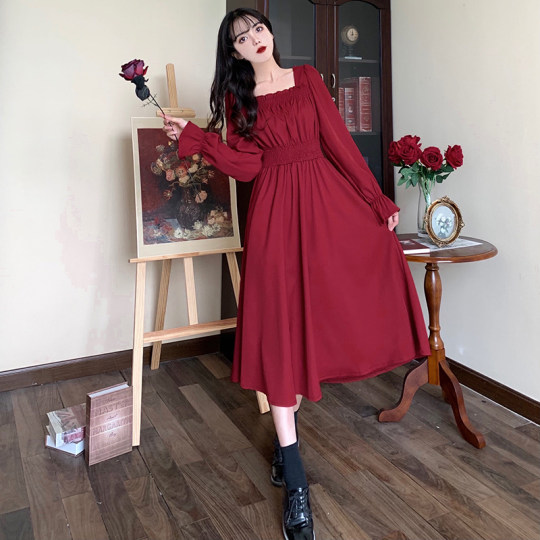 Plus-Size Retro Square-Neck Red Long Dress, New Autumn Style, Elegant Waist-Cinching Engagement Toast Dress