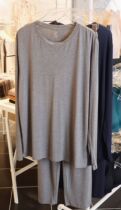 Close eyes into comfortable and gentle mens long-sleeved trousers set simple loose round neck thin home wear pajamas