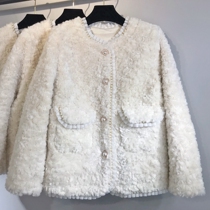 Little fragrance pearl lamb plush coat girl 2022 new loose fur one - one nail bead mask