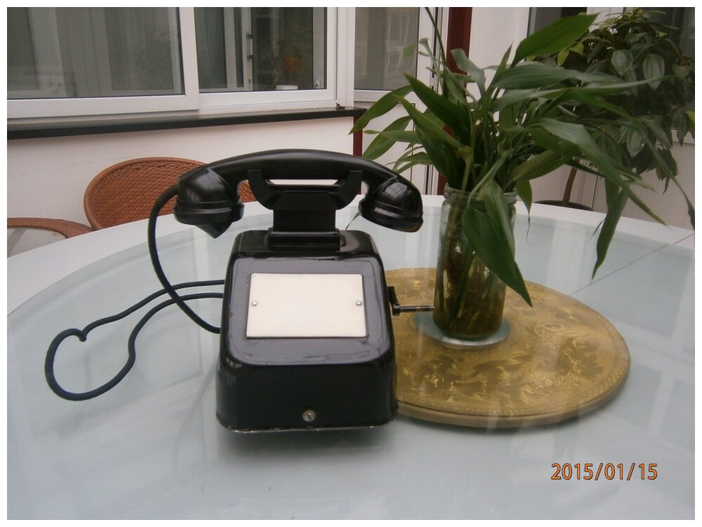 Old phone Cultural Revolution Handmade old phone glue wood handle iron shell old telephone