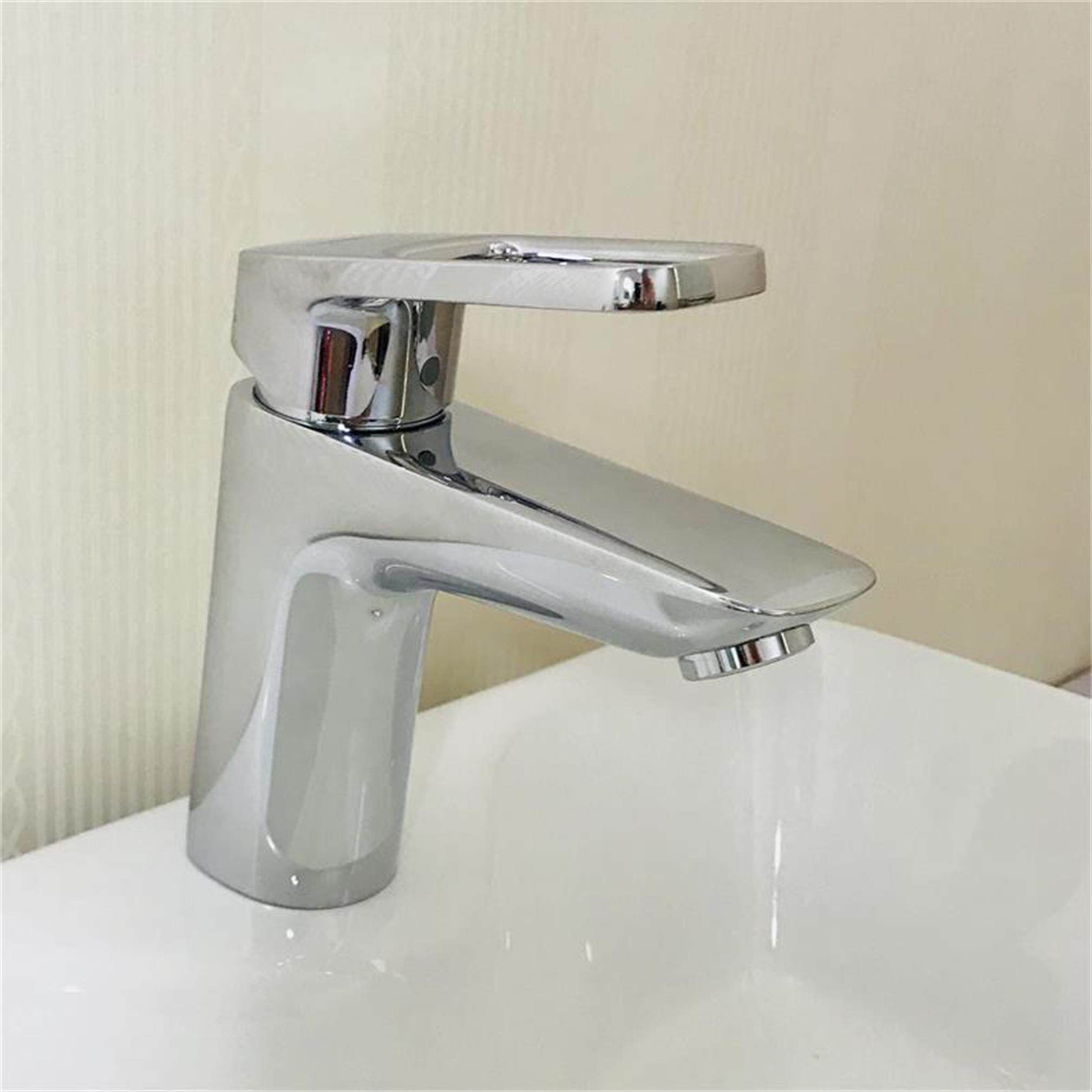 Germany imports a new unused surface with scratches on the pelvis cold and hot faucet