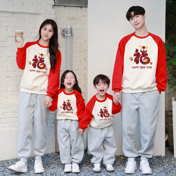 
Family of three family wears the Year of the Snake 2024 new mother and daughter wears the autumn Chinese New Year mother and son family clothing family wear
