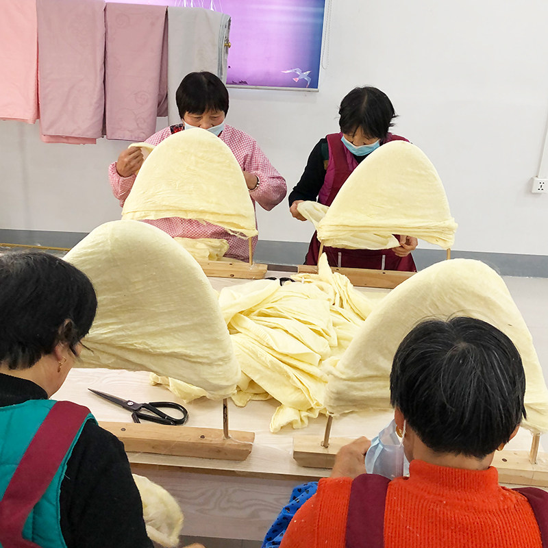 Ancient method of pure handmade gold silk quilted by mulberry silk spring autumn and winter summer quilt by the core mother is set to be made by air conditioning