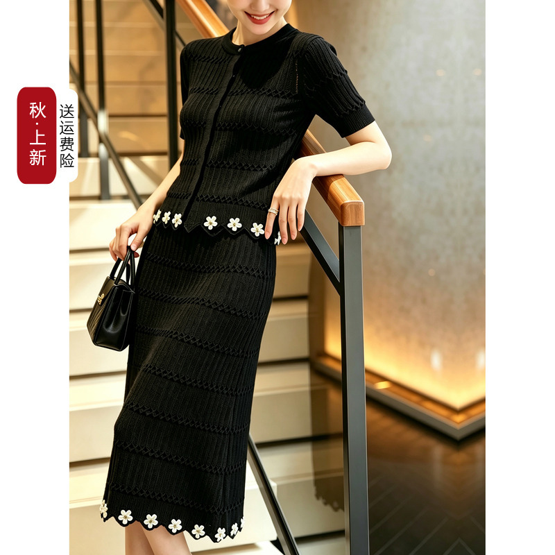 Heidd French Niche 2026 Early Autumn Sequin Floral Embellished Short-Sleeved Knit Top/Skirt Set【One Heidd French Niche 2026 Early Autumn Sequin Floral Embellished Short-Sleeved Knit Top/Skirt Set【One