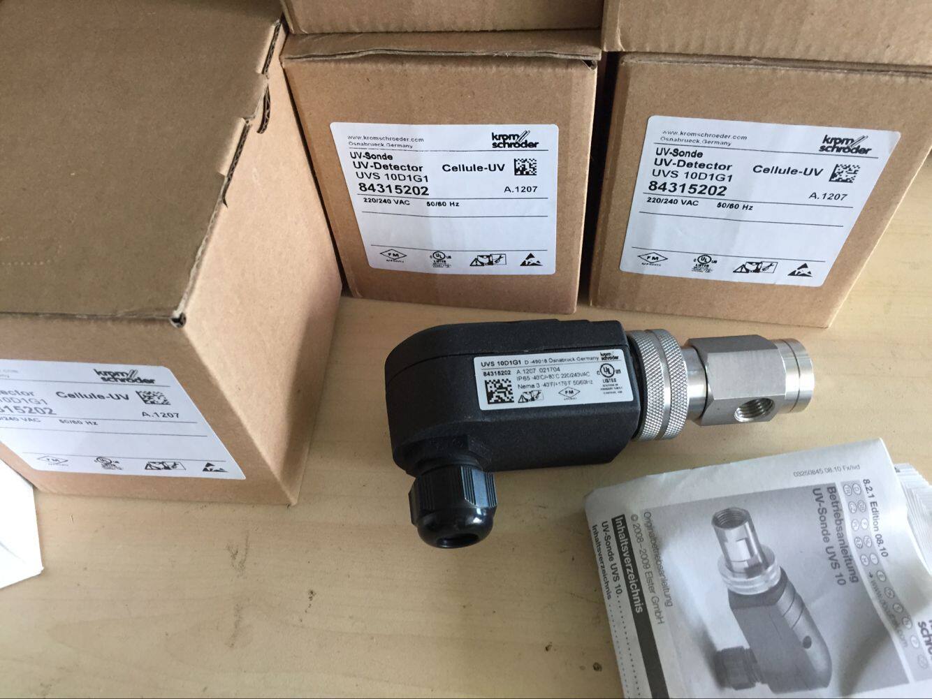 Imported flame monitors UVS10D2 in the shape of a