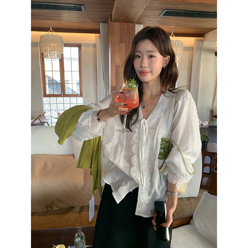 Sweetc/Designed Lace V-Neck Tie-Up Shirt for Women, Korean Style, Elegant, Age-Reducing, Loose-Fitting, Long-Sleeved Sun Protection Shirt