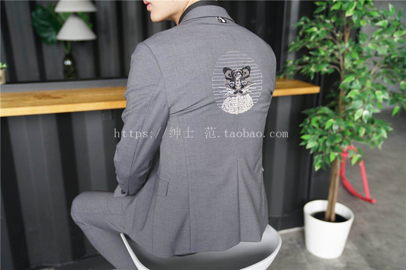 Quạt quý ông 2018 Thời trang châu Âu và Mỹ mới trình diễn thời trang thêu cao cấp suit nam