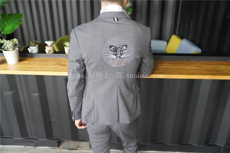 Quạt quý ông 2018 Thời trang châu Âu và Mỹ mới trình diễn thời trang thêu cao cấp suit nam