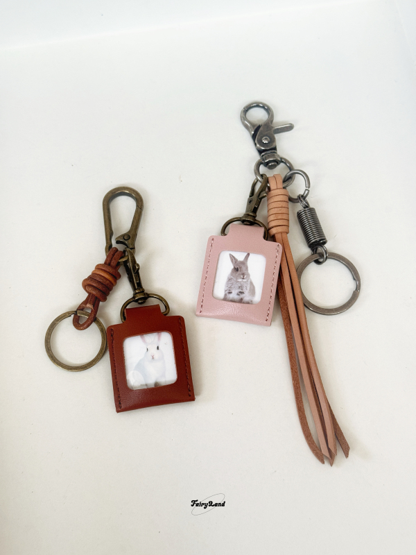 Original Vintage Leather 1.0inch Photo Holder Commemorative Bag Charm Rabbit Pendant Cowhide Rope Mixed Keychain